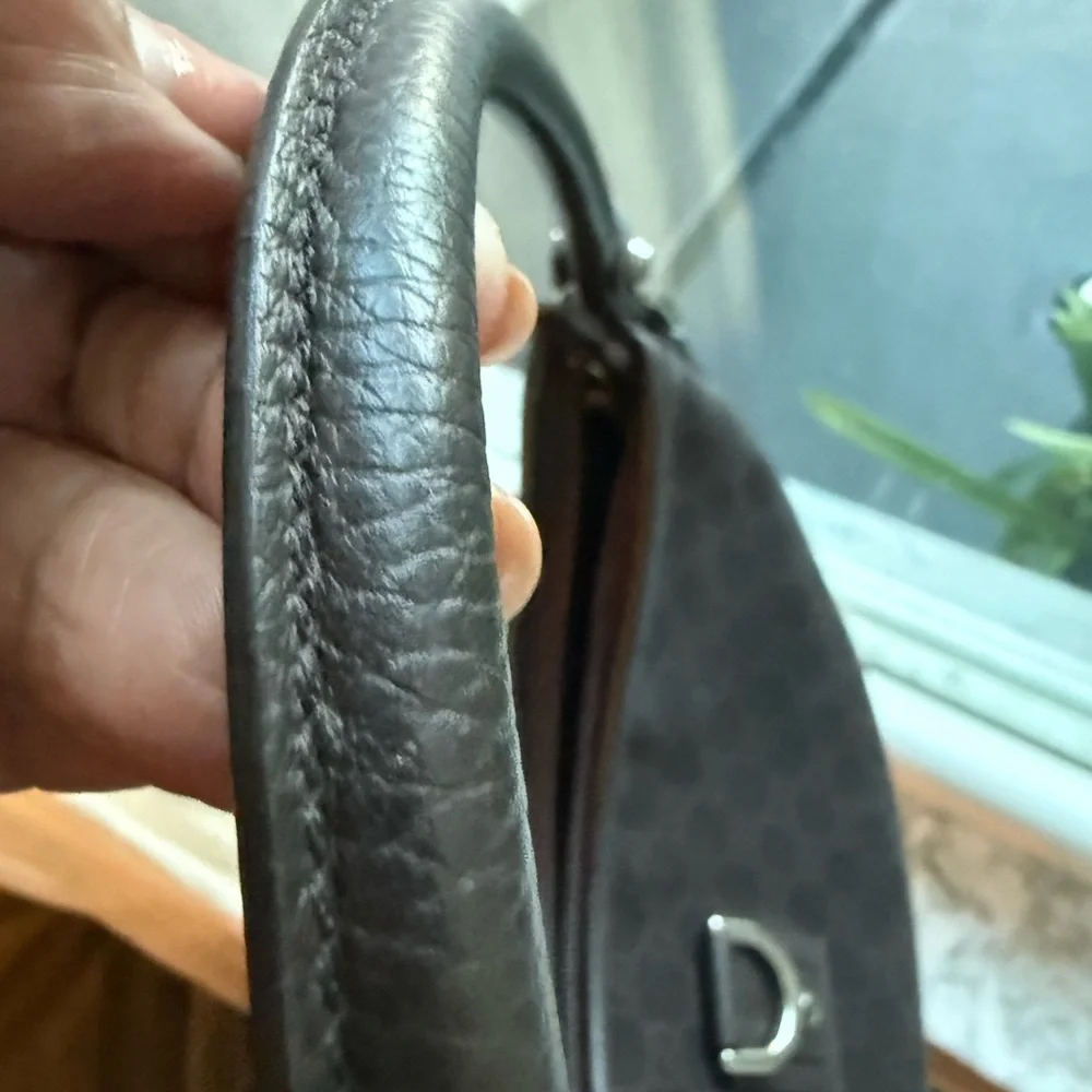 Like NEW. Authentic GUCCI ABBEY D RING CHOCOLATE GG CANVAS - Picture 8 of 12